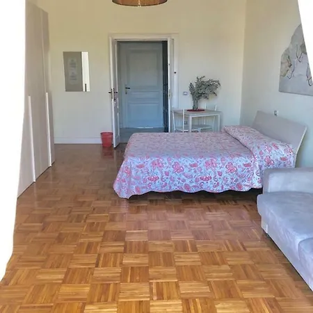 La Casa Di Elvira Naples